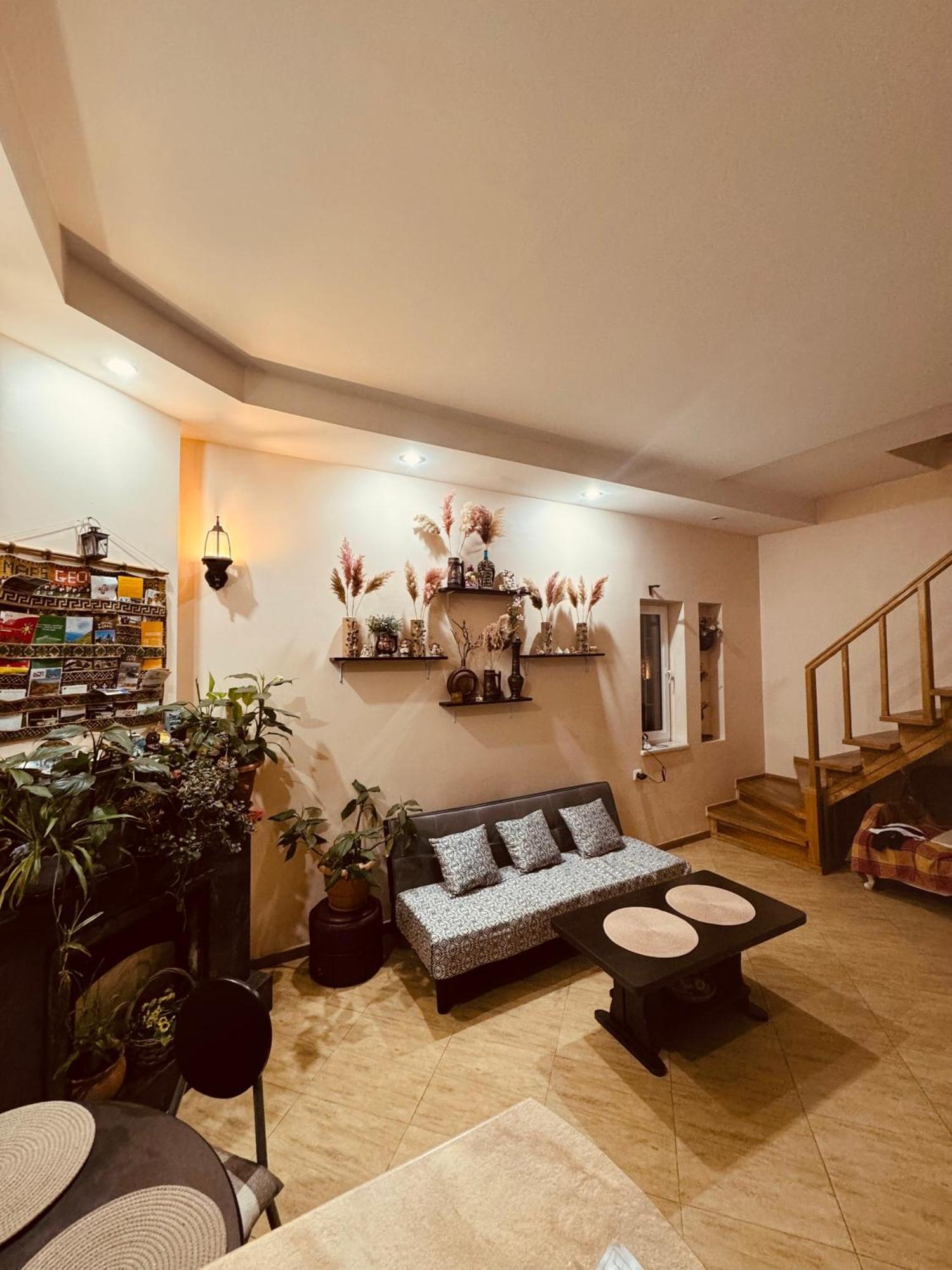Sky Guest House Tbilisi ภายนอก รูปภาพ