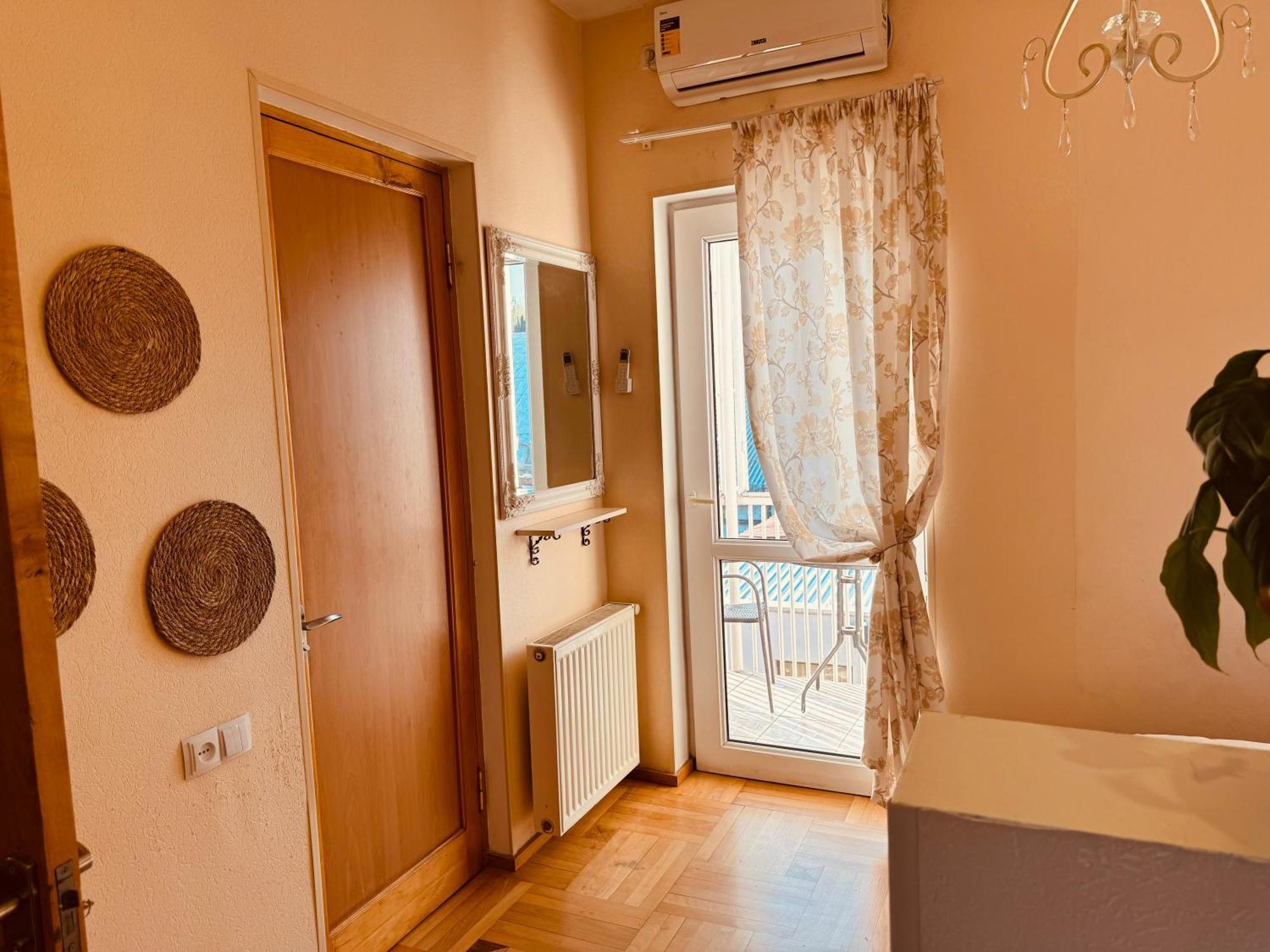 Sky Guest House Tbilisi ภายนอก รูปภาพ