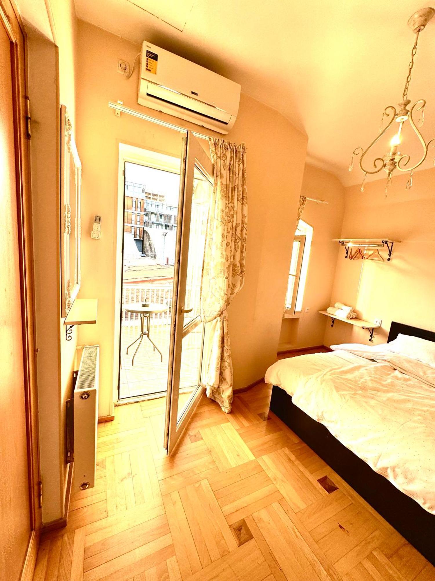 Sky Guest House Tbilisi ภายนอก รูปภาพ