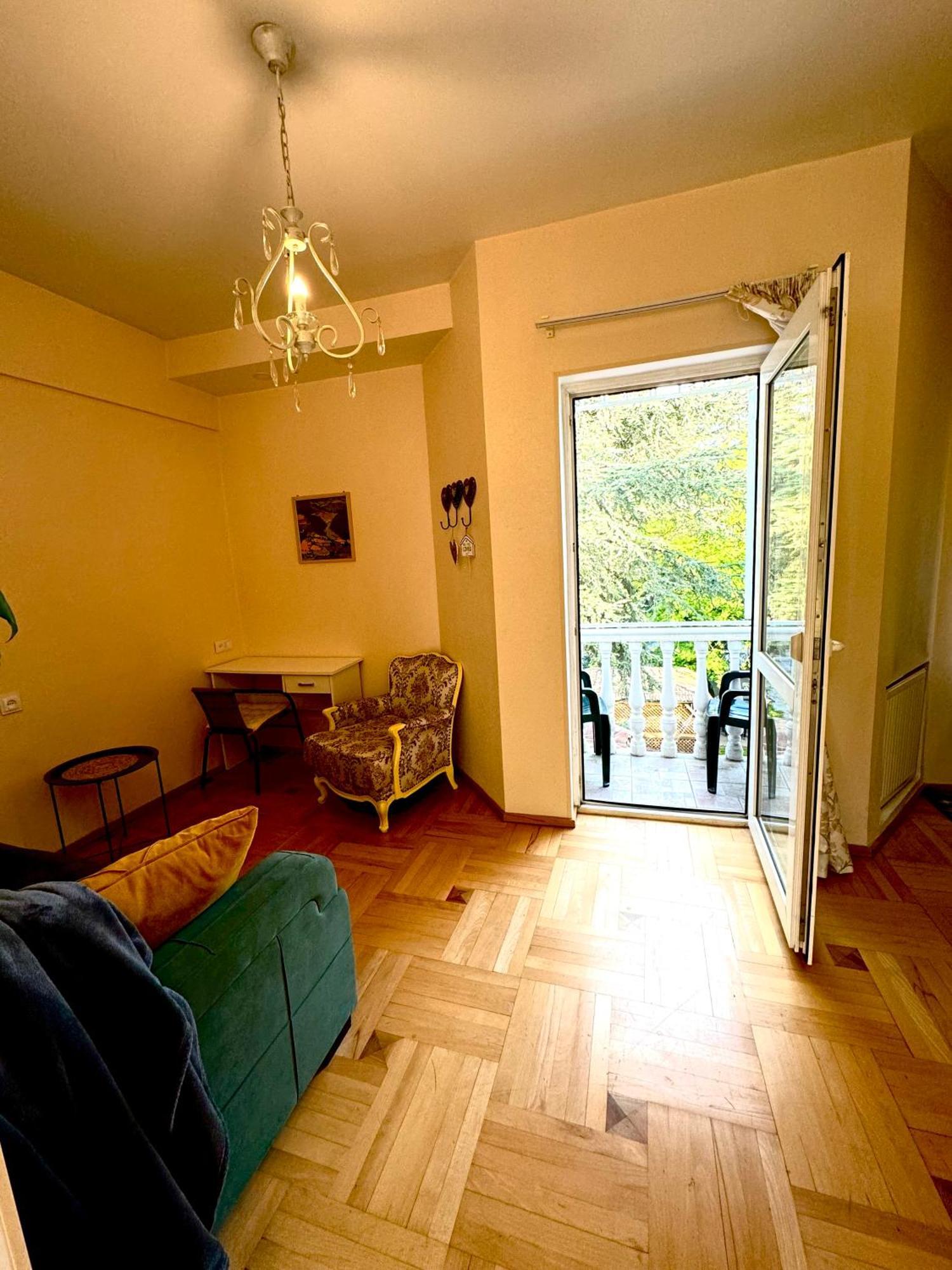 Sky Guest House Tbilisi ภายนอก รูปภาพ