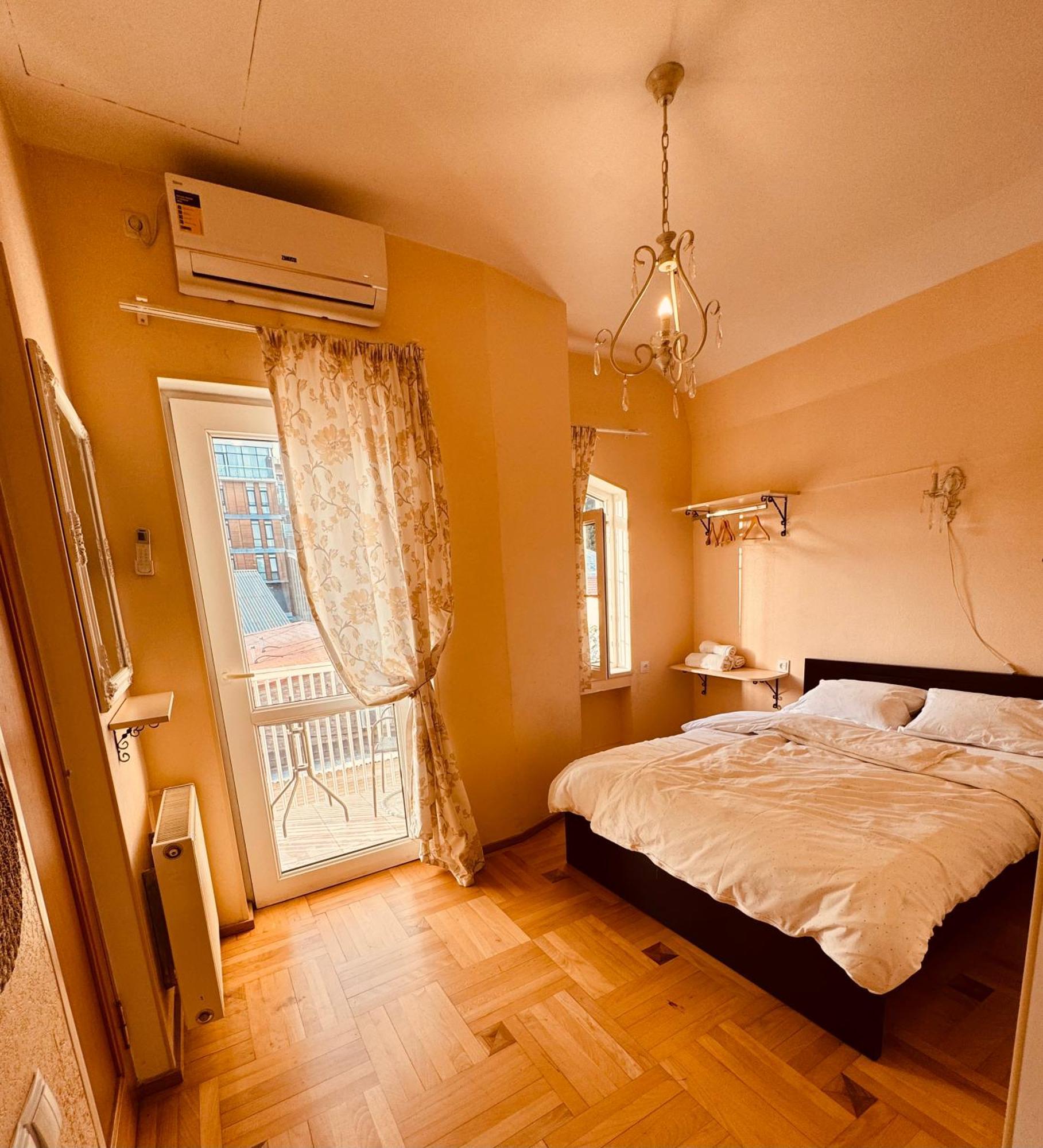 Sky Guest House Tbilisi ภายนอก รูปภาพ